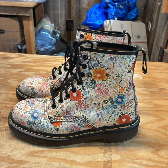 Dr Martens White Meadow Floral Boots in a size 8 - Picture 4 of 16